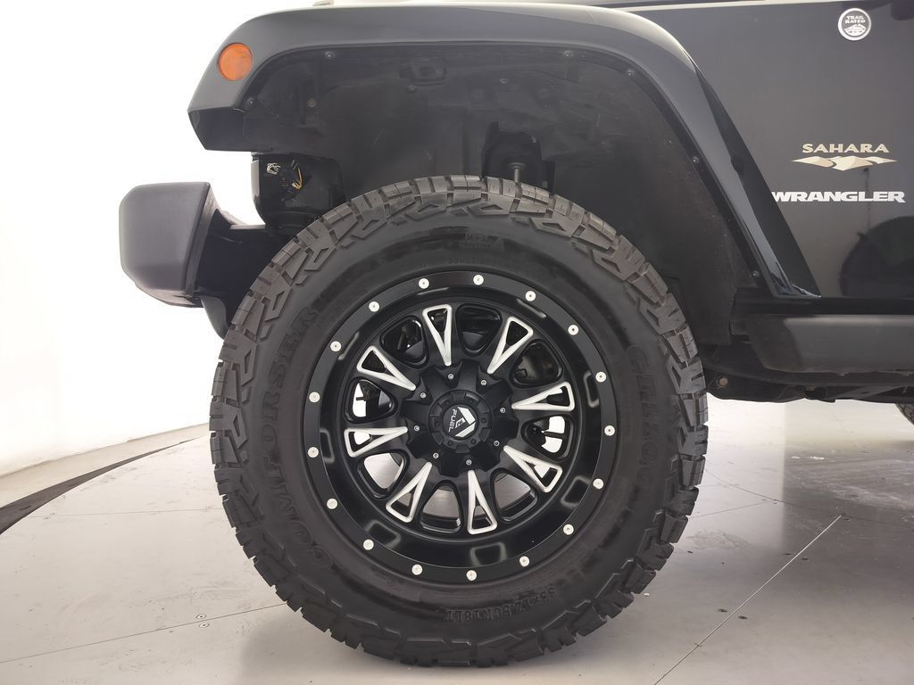Used 2015 Jeep Wrangler Sahara w/ Connectivity Group AWD/4WD image 5