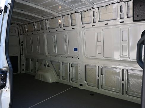 Used 2025 Mercedes-Benz Sprinter 2500 image 22