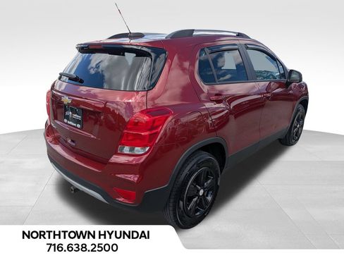 Used 2021 Chevrolet Trax LT w/ Premium Seat Package AWD/4WD image 11