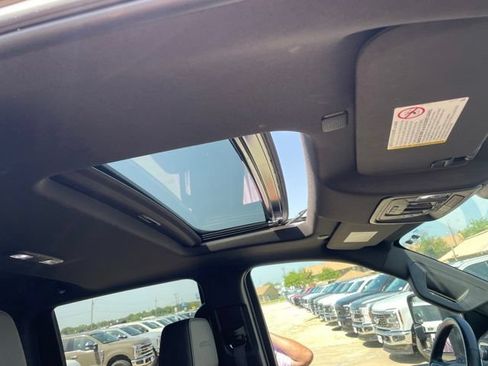 Used 2023 GMC Sierra 2500 AT4 w/ AT4 Preferred Package AWD/4WD image 8