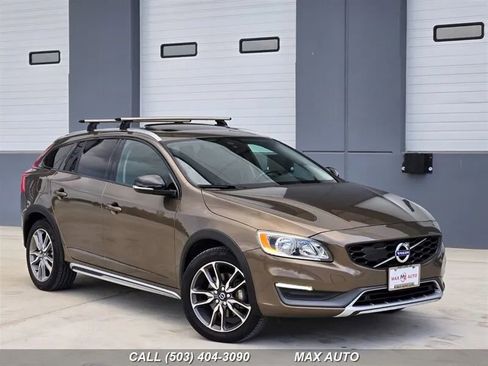 Used 2016 Volvo V60 T5 Cross Country w/ Convenience Package image 1