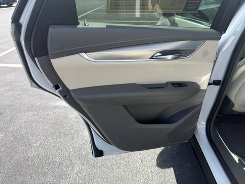 Used 2017 Cadillac XT5 Premium Luxury w/ LPO, Wheel Lock Package AWD/4WD image 27