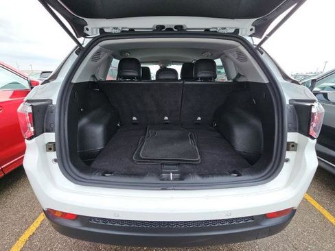 Used 2022 Jeep Compass Limited image 9