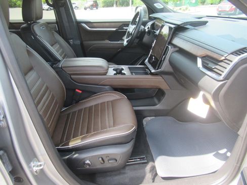 Used 2026 GMC Acadia Denali Ultimate AWD/4WD image 10