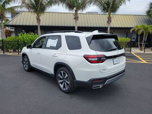 Used 2025 Honda Pilot Touring image 9