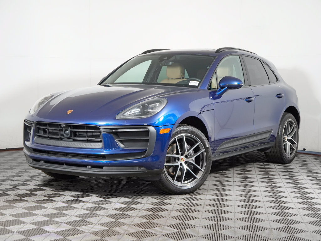 Certified 2024 Porsche Macan w/ Premium Plus Package AWD/4WD image 1