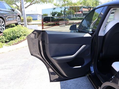 Used 2024 Tesla Model Y Long Range image 25