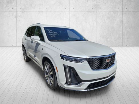 Used 2020 Cadillac XT6 Premium Luxury w/ Platinum Package AWD/4WD image 2