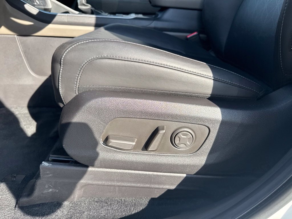 Used 2026 Kia Carnival FWD image 48