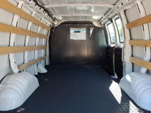 Used 2023 GMC Savana 2500 w/ Driver Convenience Package image 12