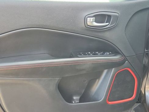 Used 2018 Jeep Compass Trailhawk w/ Leather Interior Group AWD/4WD image 22