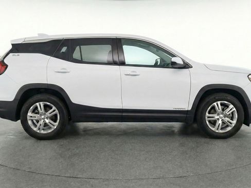 Used 2024 GMC Terrain SLE FWD image 11