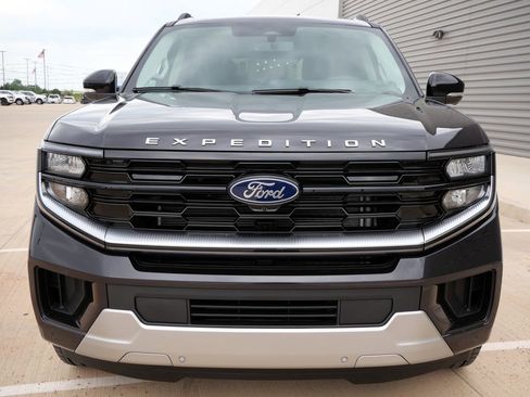 New 2026 Ford Expedition Platinum w/ Driver's Package AWD/4WD image 4