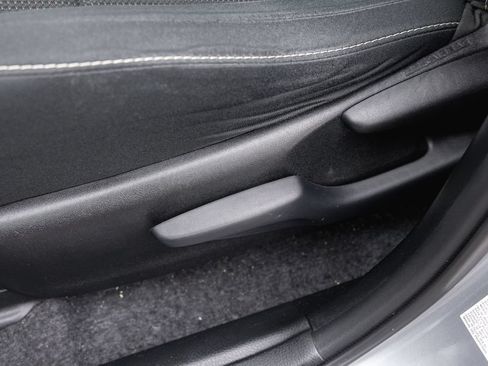Used 2017 Toyota RAV4 XLE FWD image 12