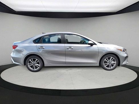 Used 2023 Kia Forte LXS image 3