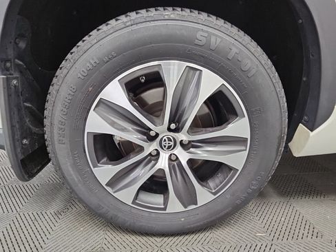 Used 2021 Toyota Highlander XLE AWD/4WD image 51
