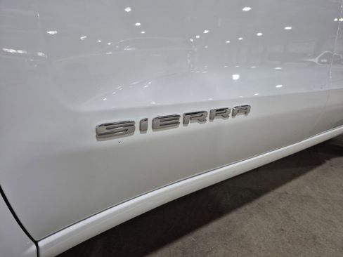 Certified 2025 GMC Sierra 1500 SLT image 31