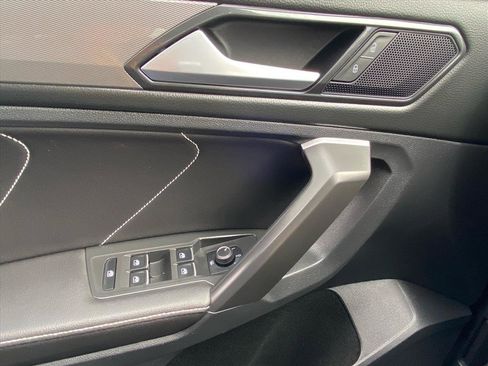 Certified 2023 Volkswagen Tiguan SE w/ Panoramic Sunroof Package image 18