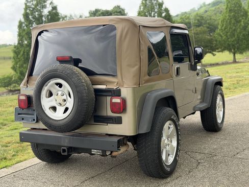 Used 2004 Jeep Wrangler 4WD w/ Dual Top Group image 24
