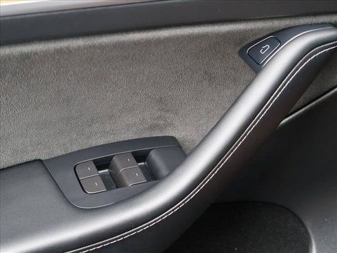 Used 2023 Tesla Model Y Long Range AWD/4WD image 13