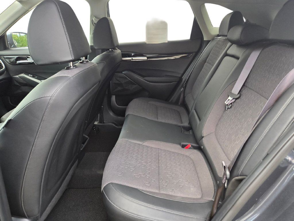 Certified 2025 Kia Seltos X-Line AWD/4WD image 18