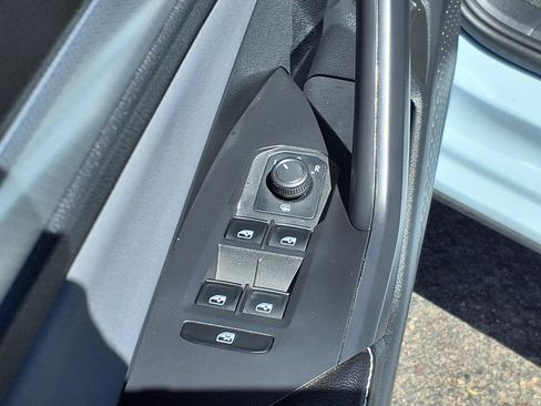 Used 2025 Volkswagen Jetta SE FWD image 20