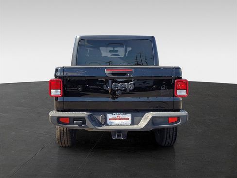 Used 2023 Jeep Gladiator Willys image 5