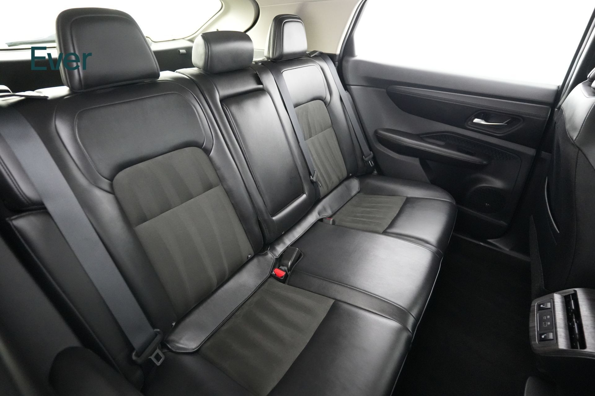 Used 2023 Nissan Ariya FWD image 5