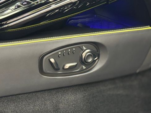 Used 2025 Aston Martin V8 Vantage Coupe image 27