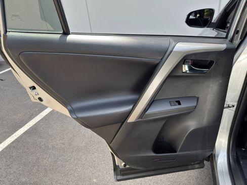 Used 2018 Toyota RAV4 XLE FWD image 36