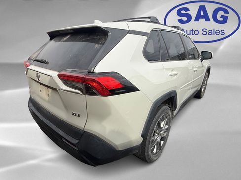 Used 2022 Toyota RAV4 XLE Premium image 3