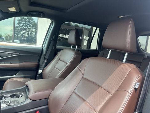 Used 2025 Honda Passport EX-L image 3