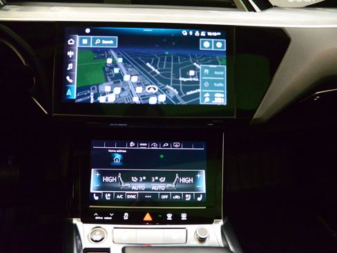 Used 2023 Audi e-tron Premium Plus w/ Premium Plus Package image 31