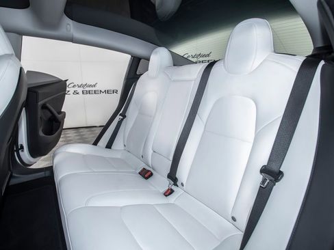 Used 2021 Tesla Model 3 Long Range image 16