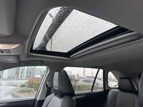 Used 2022 Toyota RAV4 XLE Premium image 18