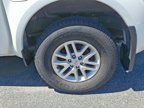 Used 2019 Nissan Frontier SV AWD/4WD image 9
