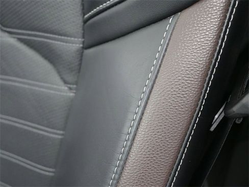 Used 2024 Nissan Pathfinder Platinum image 12