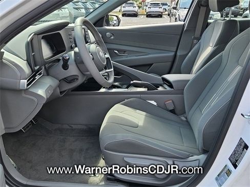 Used 2025 Hyundai Elantra Sport image 5