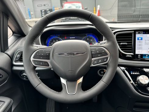 New 2026 Chrysler Pacifica Select AWD/4WD image 8