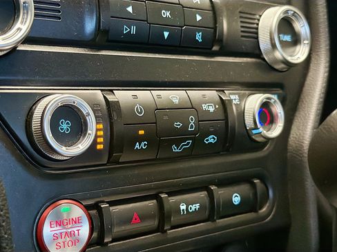 Used 2022 Ford Mustang GT w/ Black Accent Package RWD image 10
