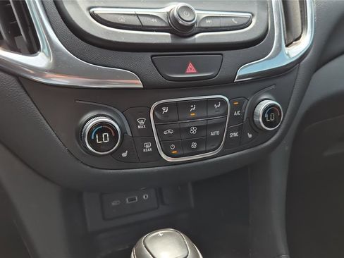 Used 2021 Chevrolet Equinox LT image 20