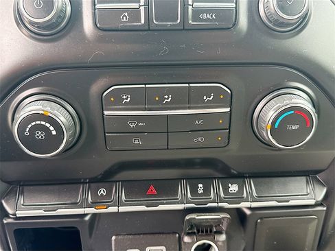 Used 2020 Chevrolet Silverado 1500 LT image 17