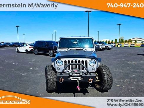 Used 2016 Jeep Wrangler Unlimited Rubicon w/ Connectivity Group AWD/4WD image 2