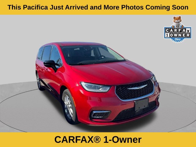 Used 2024 Chrysler Pacifica Touring-L FWD image 2