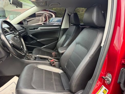 Used 2018 Volkswagen Passat 2.0T R-Line FWD image 11