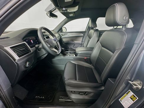 Used 2023 Volkswagen Atlas Cross Sport SE image 13
