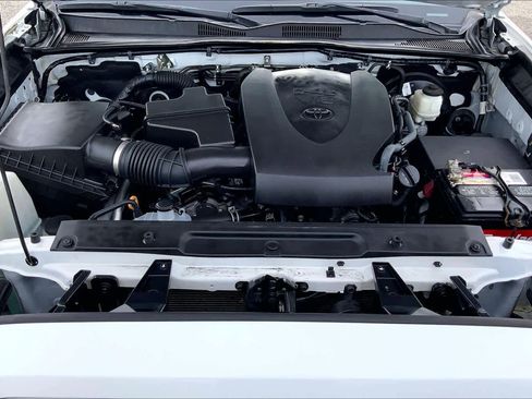 Used 2021 Toyota Tacoma SR5 RWD image 31