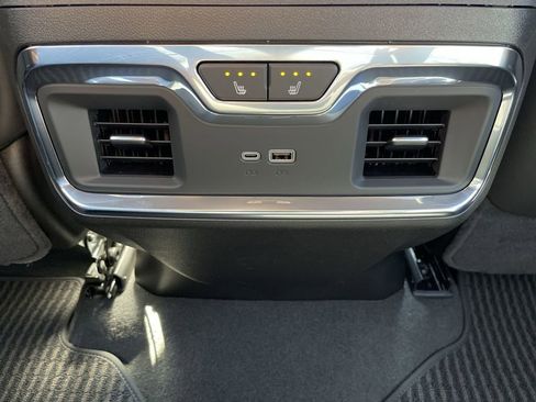 New 2025 GMC Sierra 3500 Denali Ultimate AWD/4WD image 22