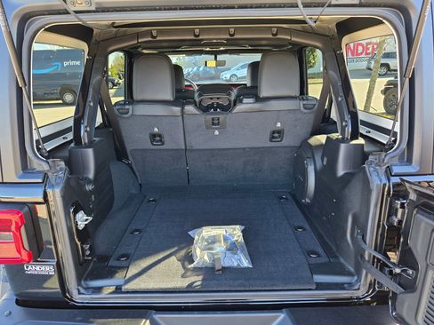 Used 2023 Jeep Wrangler Unlimited Rubicon image 30