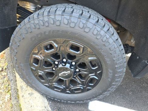 Used 2024 Chevrolet Silverado 2500 LT w/ Z71 Sport Edition image 12